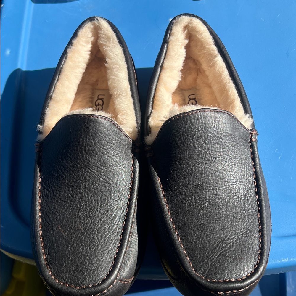 UGG Men's Black Leather Shearling Lined Slip-On Loafers